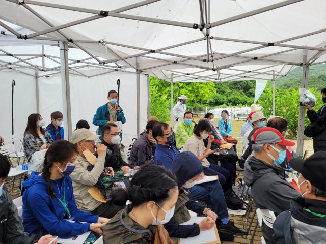 'Summer of the Spring Alliance' Yan Chau Tong Nine Villages Tourism Festival - Public Forum The project team has hosted a public forum in the Lai Chi Wo plaza as a highlight event of the tourism festival. Participants shared their visions on the future development of the villages with the project coordinator Prof. He Shenjing and co-investigator Dr. Tang Siu Sing. The response was enthusiastic, providing valuable feedback from diverse sectors. The guests included village representatives from Hing Chun Yeuk Villages, as well as various stakeholders and scholars involved in countryside conservation, who generously shared their insights about village revival from their past experiences in rural development and expressed their enthusiasm to attract a new generation capable of providing talent and vitality for village revitalisation.