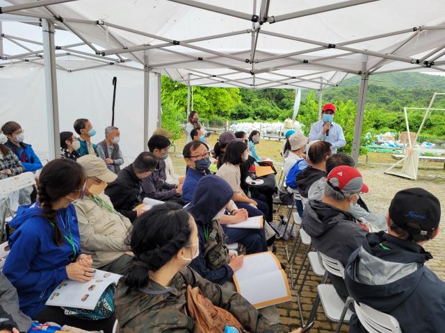 'Summer of the Spring Alliance' Yan Chau Tong Nine Villages Tourism Festival - Public Forum The project team has hosted a public forum in the Lai Chi Wo plaza as a highlight event of the tourism festival. Participants shared their visions on the future development of the villages with the project coordinator Prof. He Shenjing and co-investigator Dr. Tang Siu Sing. The response was enthusiastic, providing valuable feedback from diverse sectors. The guests included village representatives from Hing Chun Yeuk Villages, as well as various stakeholders and scholars involved in countryside conservation, who generously shared their insights about village revival from their past experiences in rural development and expressed their enthusiasm to attract a new generation capable of providing talent and vitality for village revitalisation.